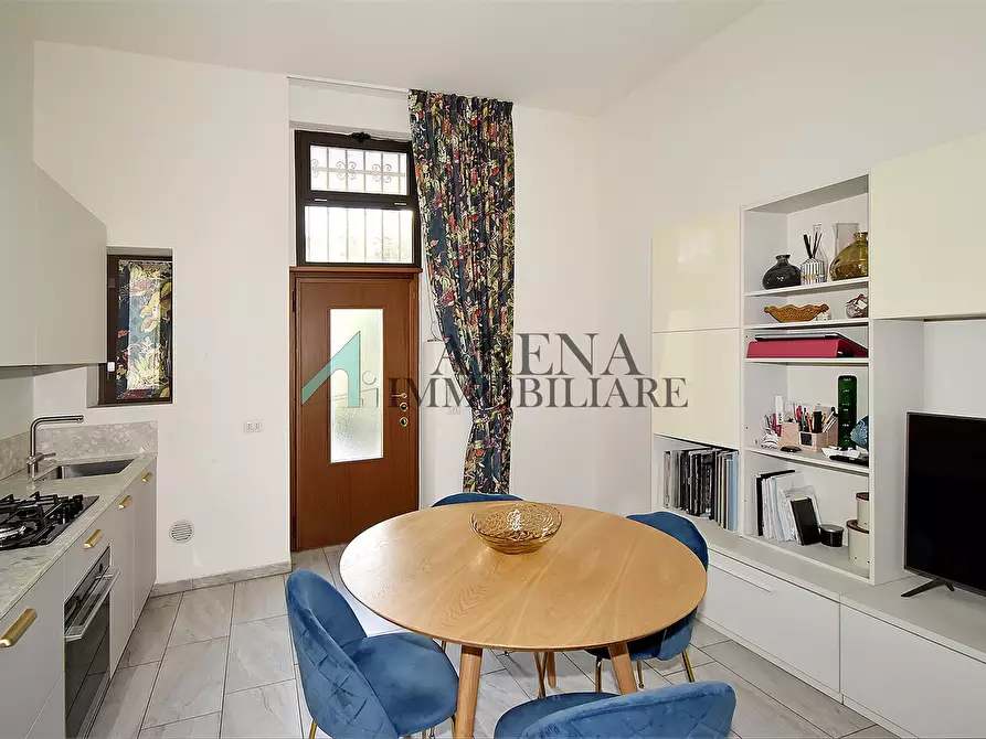 Immagine 2 di Appartamento in vendita  6 a Milano