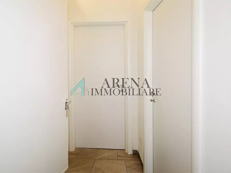 Immagine 9 di Appartamento in vendita  6 a Milano