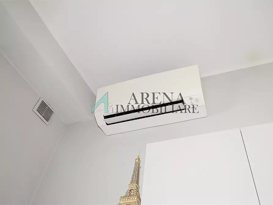 Immagine 9 di Appartamento in vendita  6 a Milano