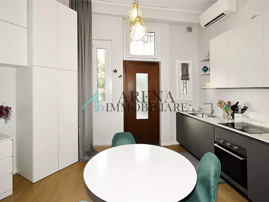Immagine 3 di Appartamento in vendita  6 a Milano