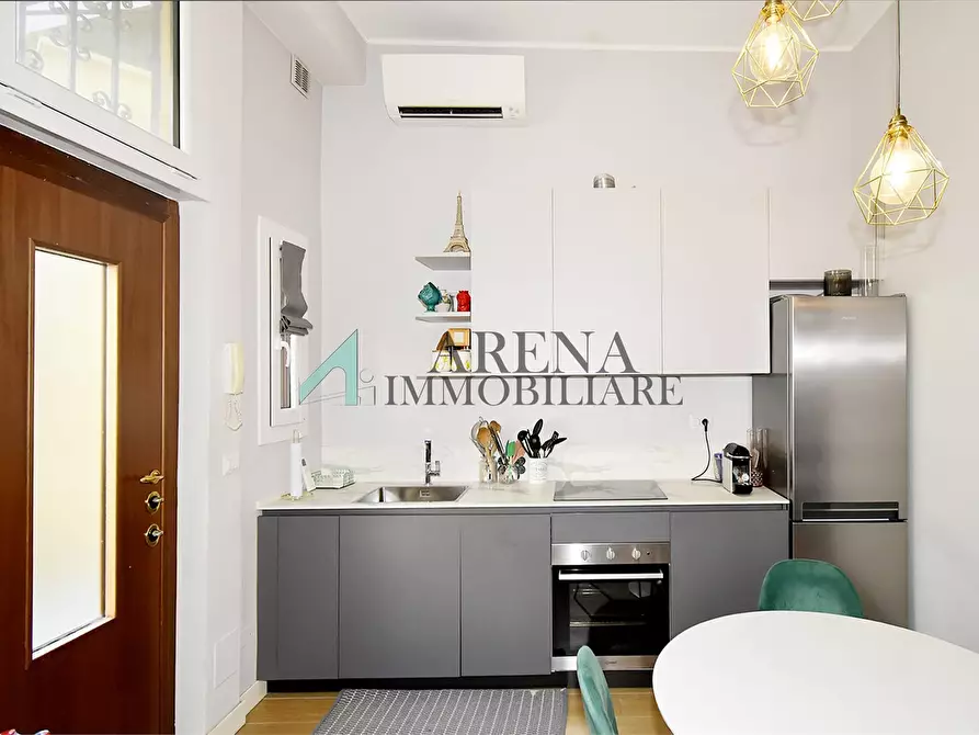 Immagine 5 di Appartamento in vendita  6 a Milano