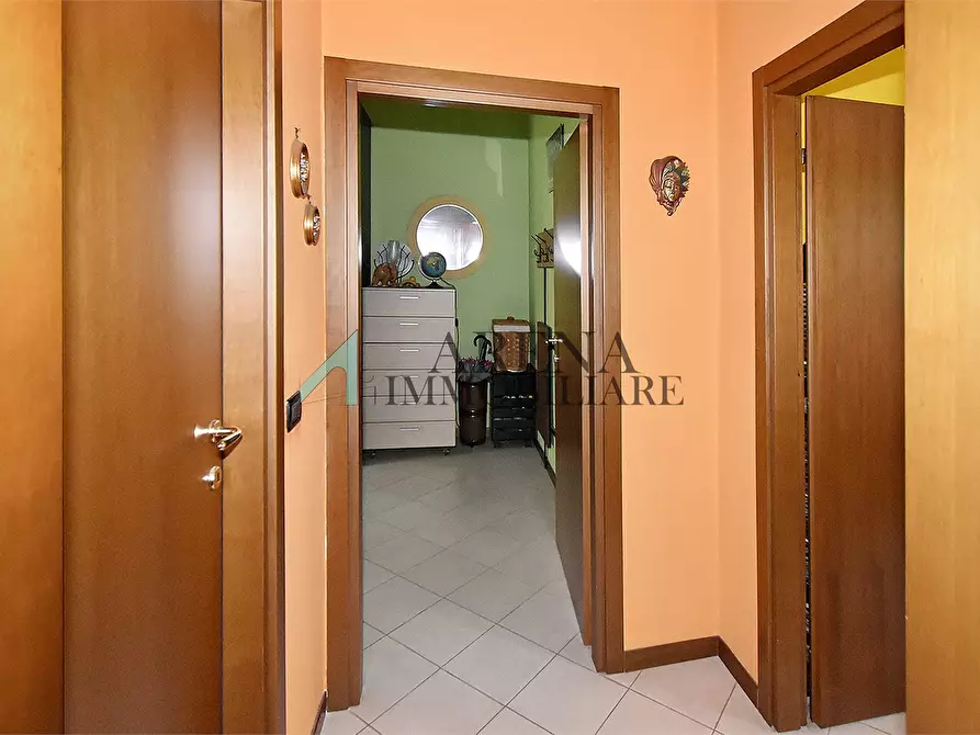 Immagine 9 di Appartamento in vendita  10 a Milano