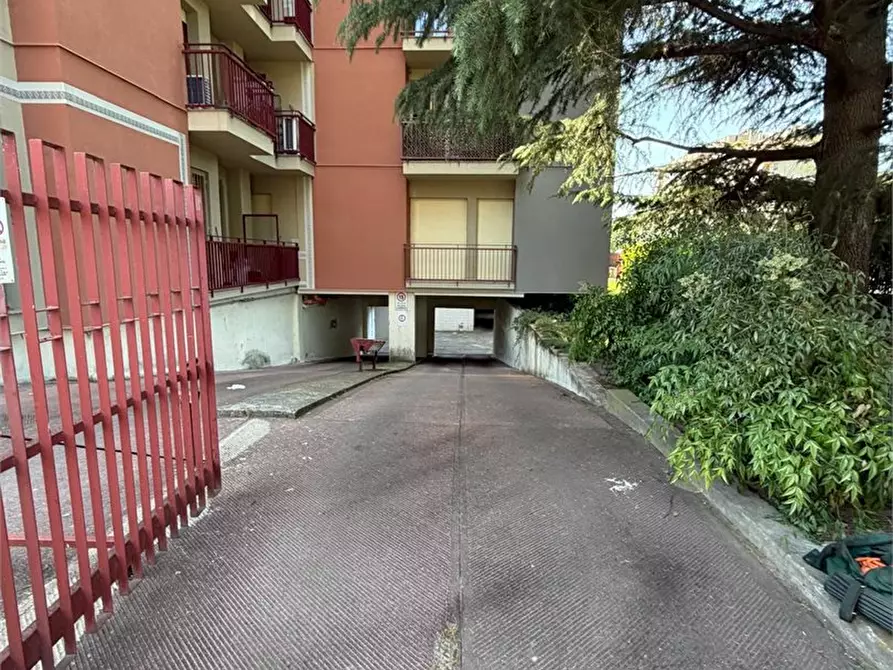 Immagine 3 di Garage in vendita  7 a Milano