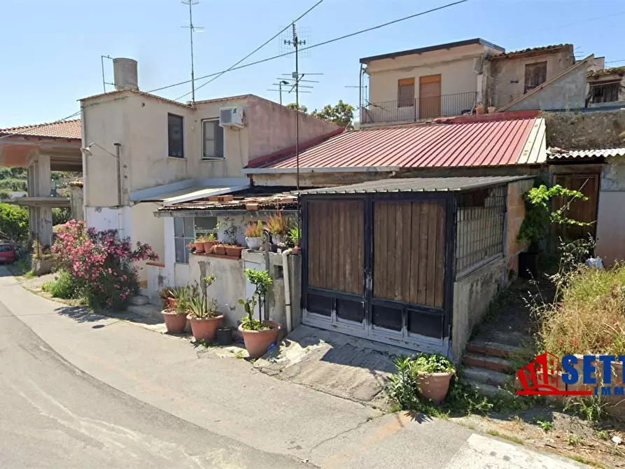 Immagine 1 di Villa in vendita  8 a Santa Teresa Di Riva