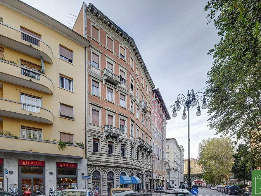 Immagine 1 di Appartamento in vendita  7 a Trieste