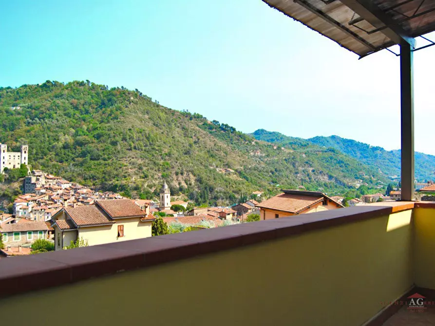Immagine 5 di Villa in vendita  a Dolceacqua
