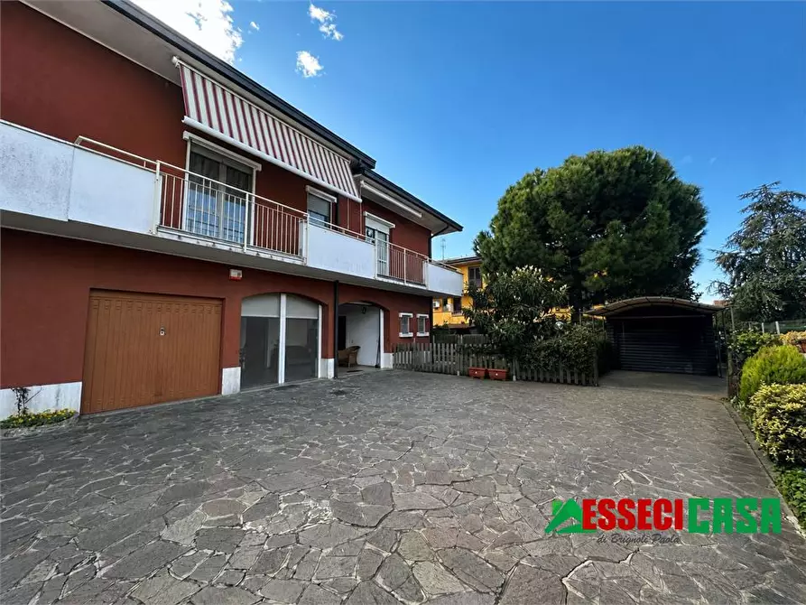 Immagine 1 di Villa in vendita  a Arzago D'adda