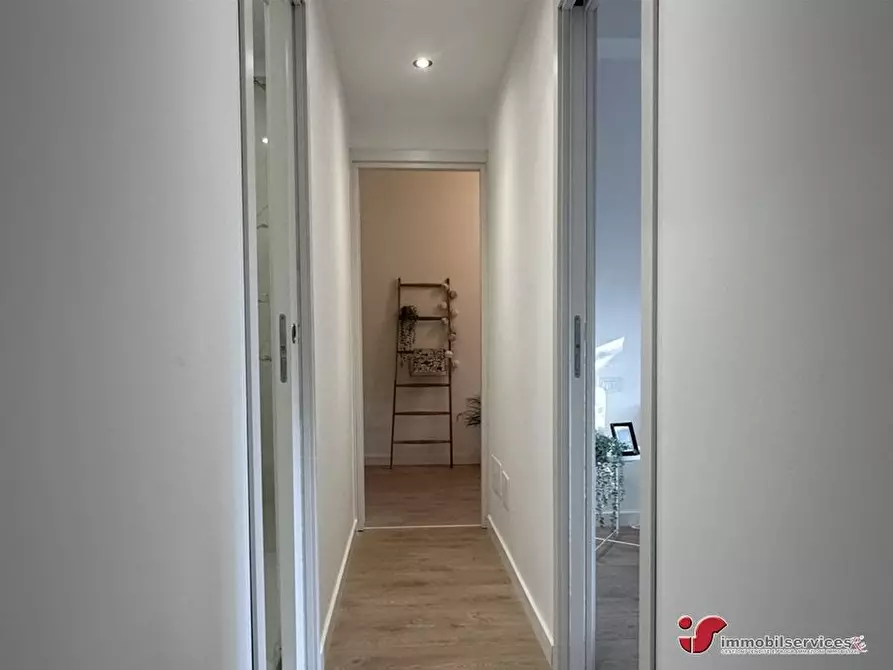 Immagine 4 di Appartamento in vendita  a Roma