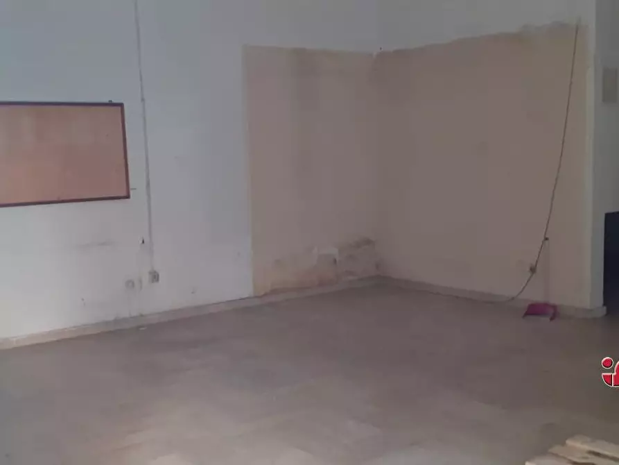 Immagine 4 di Negozio in vendita  a Palermo