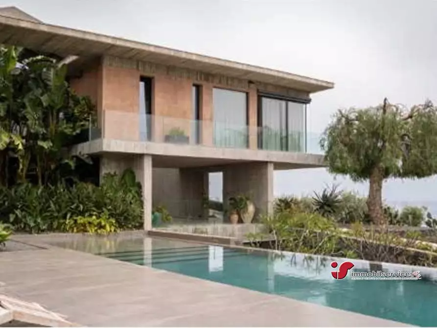 Immagine 2 di Villa in vendita  a Aci Castello