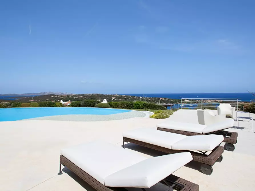 Immagine 1 di Villa in vendita  a Arzachena