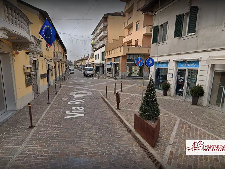 Immagine 1 di Negozio in affitto  30 a Magenta