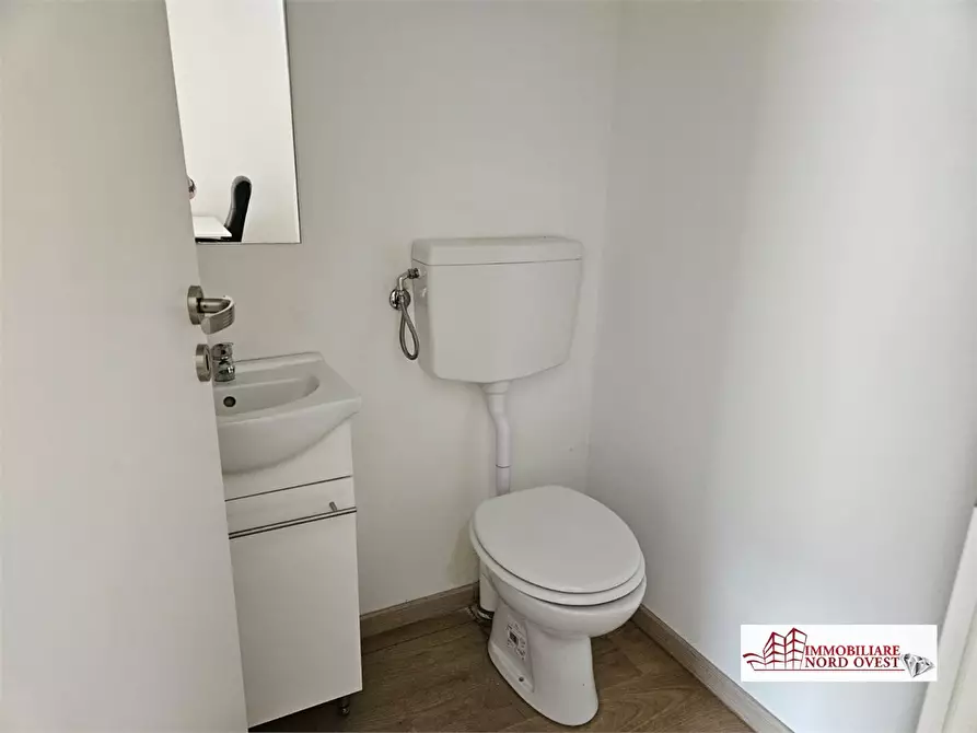 Immagine 9 di Ufficio in affitto  a Sedriano