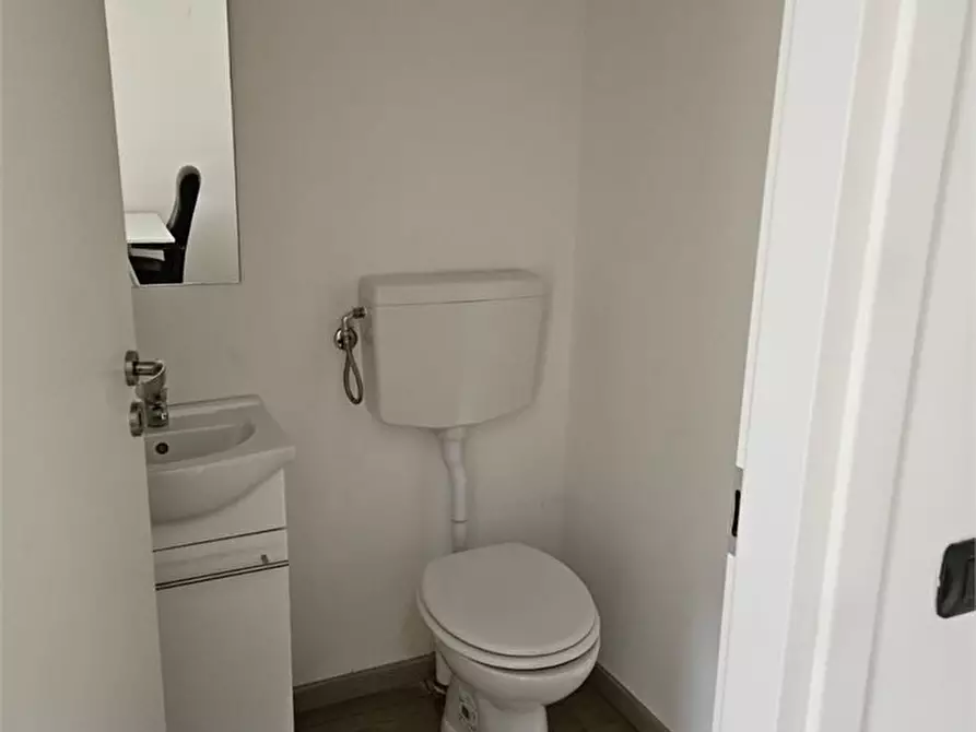 Immagine 8 di Ufficio in affitto  a Sedriano
