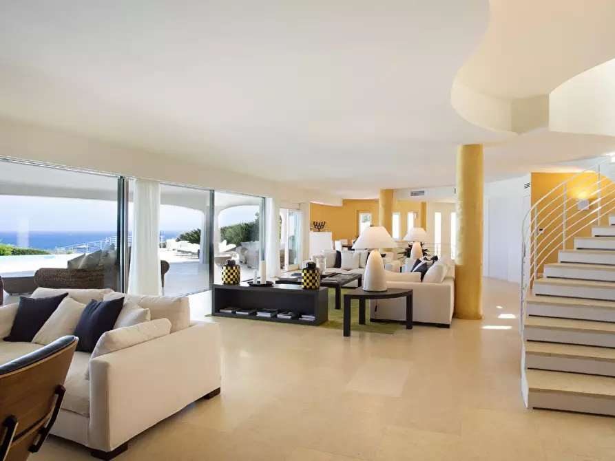 Immagine 4 di Villa in vendita  a Arzachena