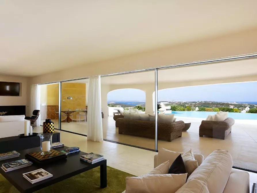 Immagine 5 di Villa in vendita  a Arzachena