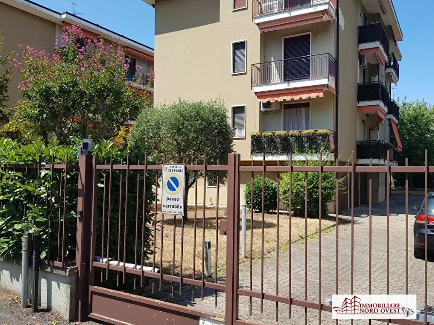 Immagine 8 di Garage in vendita  a Sedriano