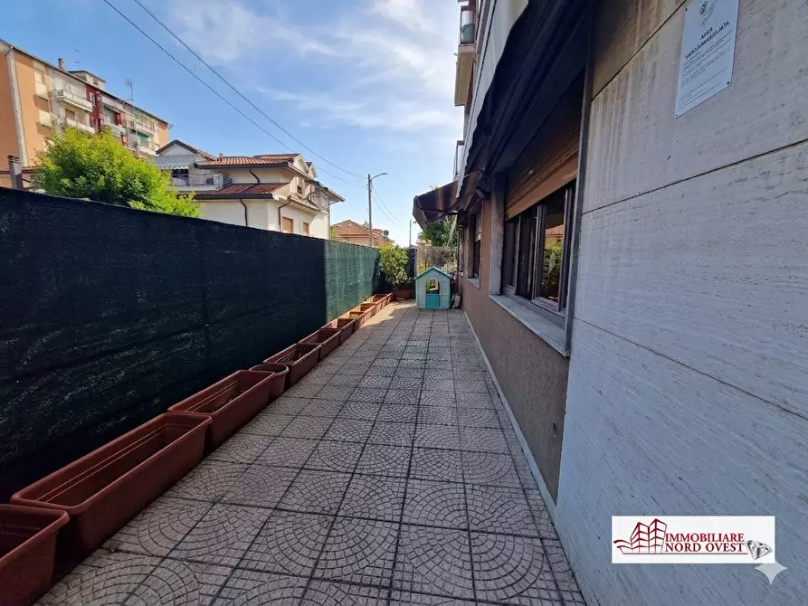 Immagine 8 di Negozio in vendita  snc a Cornaredo