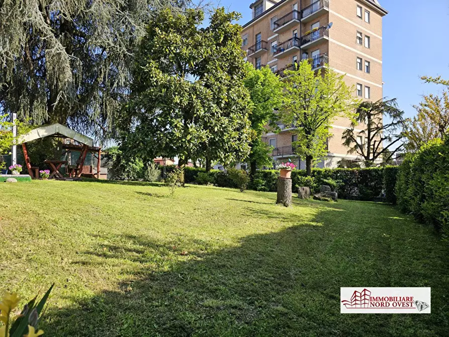 Immagine 1 di Palazzo in vendita  snc a Pioltello