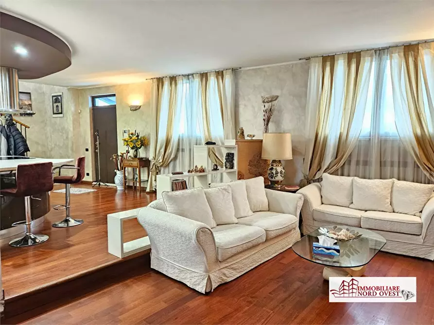 Immagine 3 di Villa in vendita  11 a Sedriano