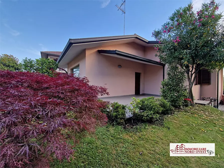 Immagine 2 di Villa in vendita  9 a Cornaredo