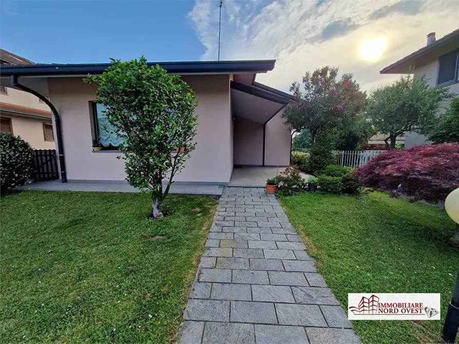 Immagine 1 di Villa in vendita  9 a Cornaredo