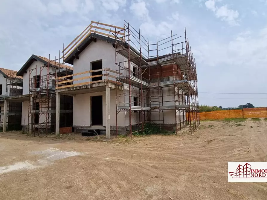 Immagine 2 di Villa in vendita  3 a Morimondo
