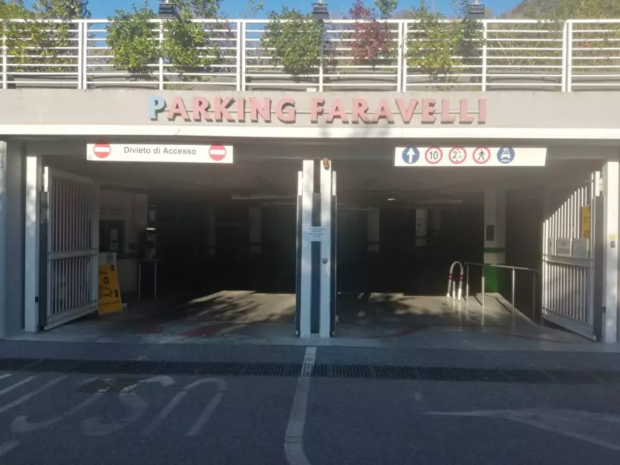Immagine 1 di Garage in vendita  26 a Roma