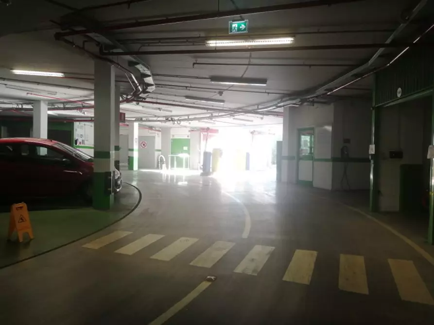 Immagine 7 di Garage in vendita  26 a Roma