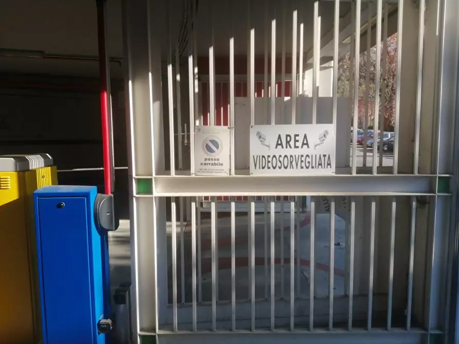 Immagine 6 di Garage in vendita  26 a Roma