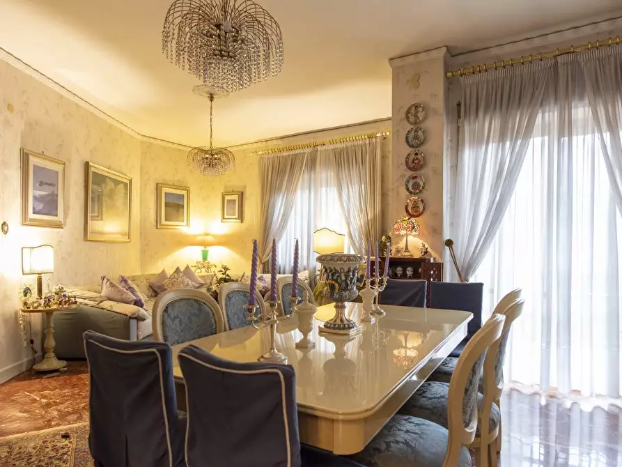 Immagine 1 di Appartamento in vendita  35 a Napoli