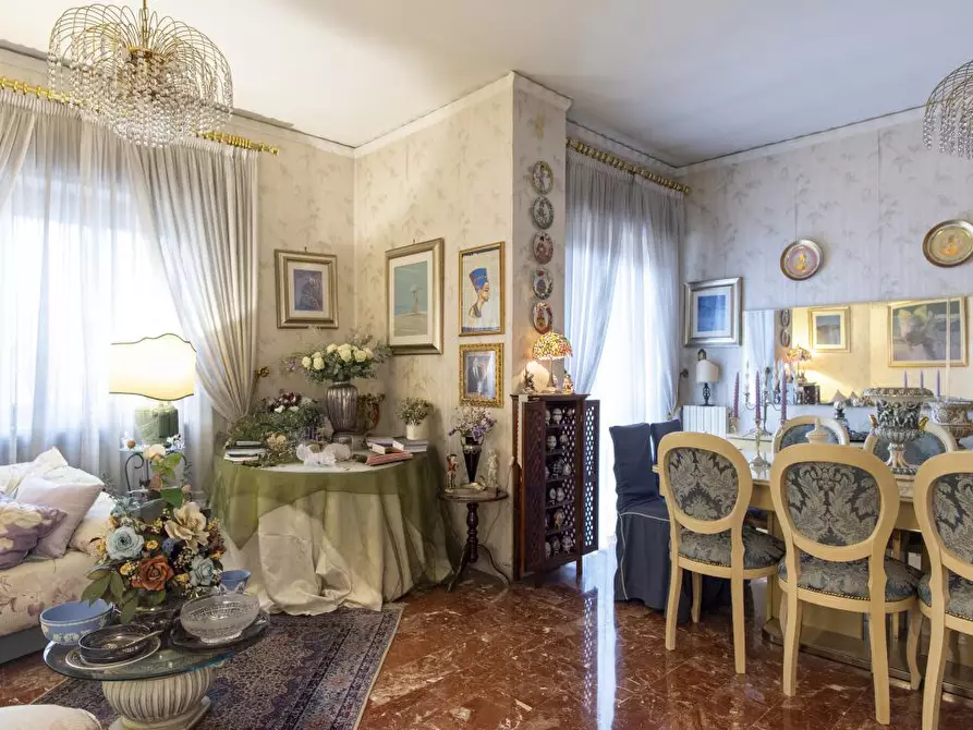 Immagine 5 di Appartamento in vendita  35 a Napoli