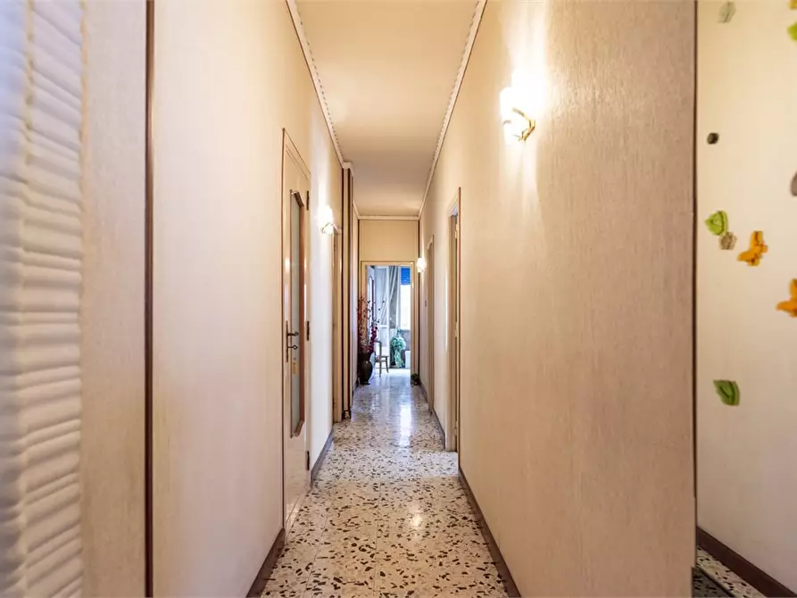 Immagine 10 di Appartamento in vendita  7 a Napoli