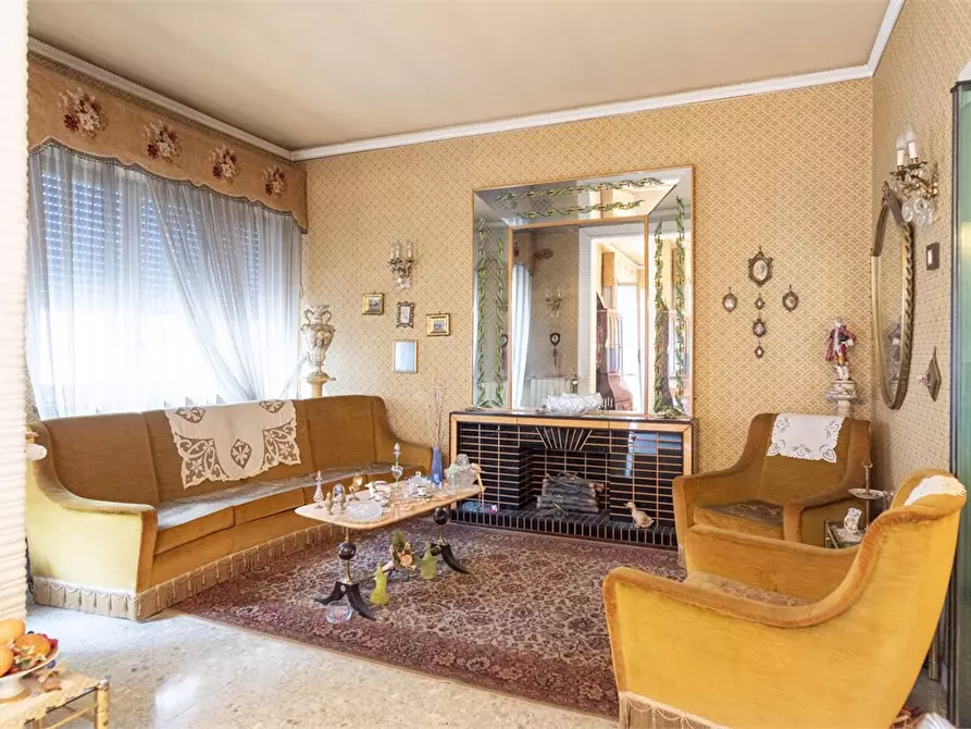 Immagine 2 di Appartamento in vendita  7 a Napoli