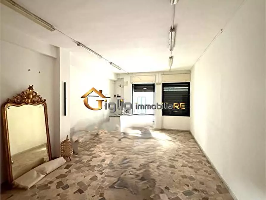 Immagine 3 di Negozio in affitto  a Caivano