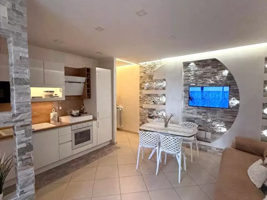 Immagine 2 di Appartamento in vendita  a Casoria