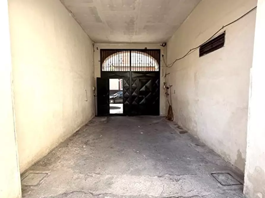 Immagine 7 di Magazzino in vendita  a Afragola