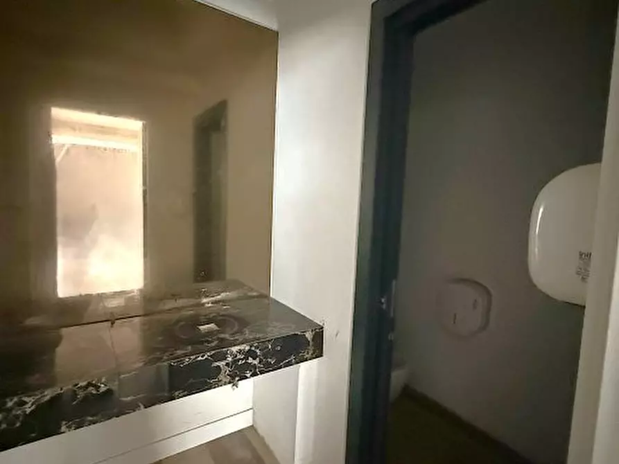 Immagine 4 di Negozio in vendita  a Afragola