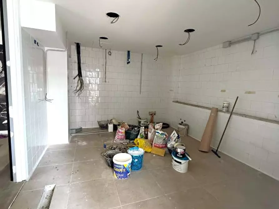 Immagine 3 di Negozio in vendita  a Afragola