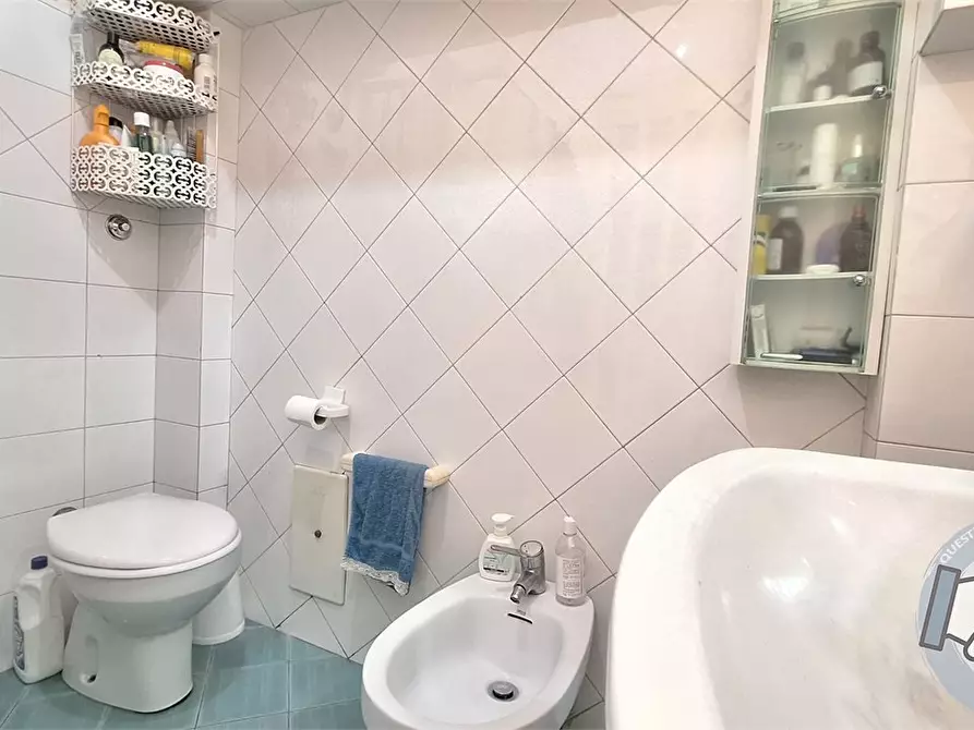 Immagine 10 di Appartamento in vendita  31 a Napoli