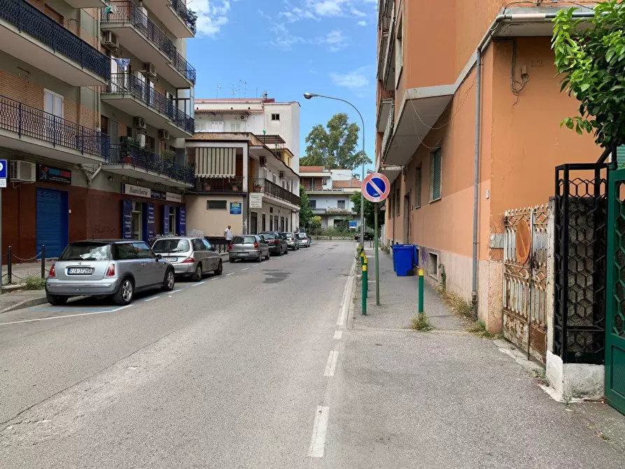 Immagine 2 di Negozio in vendita  18 a Acerra