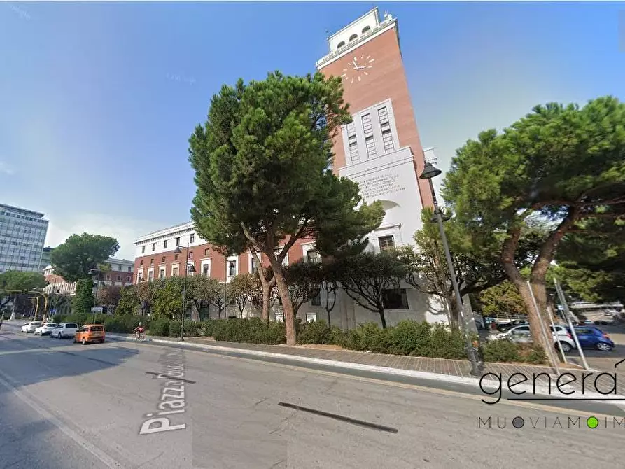Immagine 1 di Garage in vendita  a Pescara