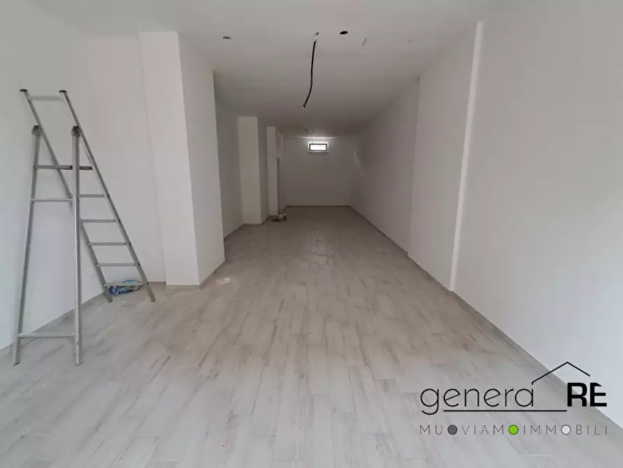 Immagine 4 di Negozio in affitto  a Pescara