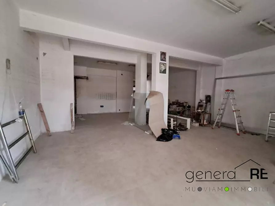 Immagine 1 di Negozio in affitto  a Pescara