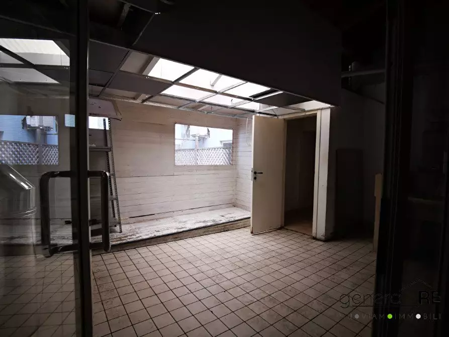 Immagine 6 di Negozio in affitto  a Pescara