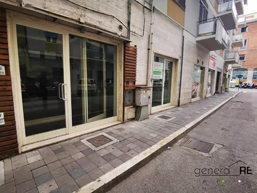 Immagine 3 di Negozio in affitto  a Pescara