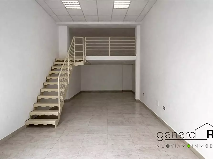 Immagine 3 di Garage in vendita  a Pescara