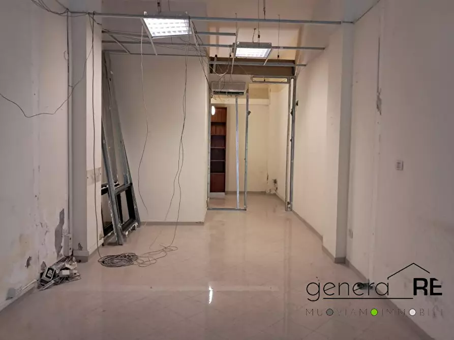 Immagine 1 di Garage in vendita  a Pescara
