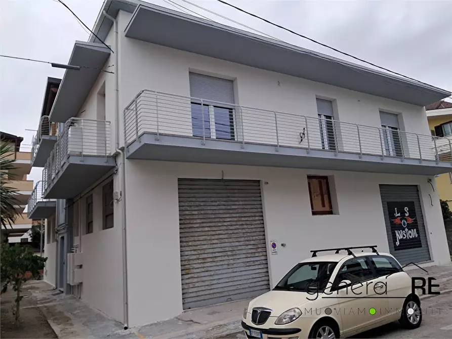 Immagine 4 di Negozio in vendita  a Montesilvano