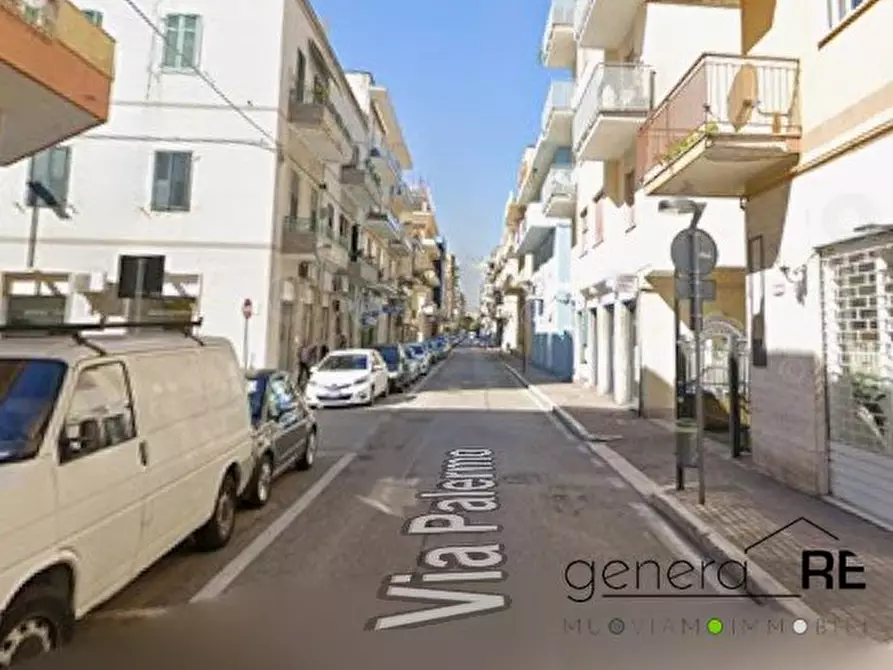 Immagine 1 di Negozio in vendita  a Pescara